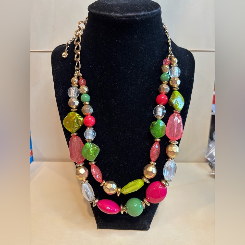 Ruby Rd necklace Beautiful bright colors of pink, green and gold toned beads.